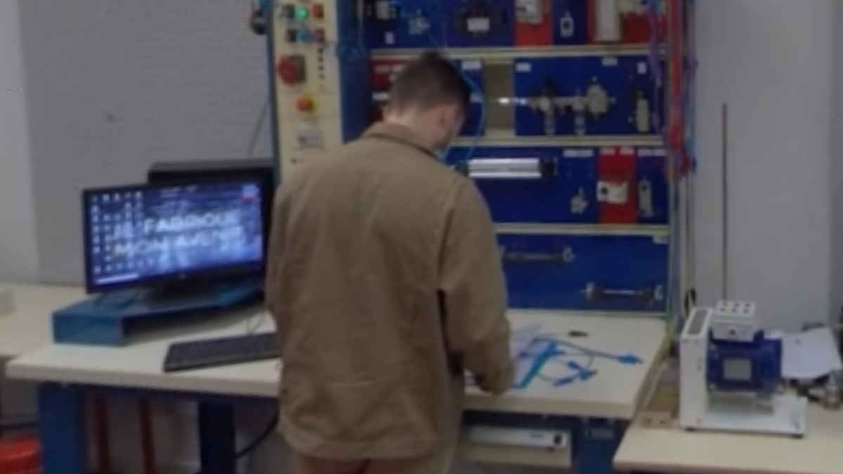 Atelier IFTI Evreux apprentis électronique électrique 