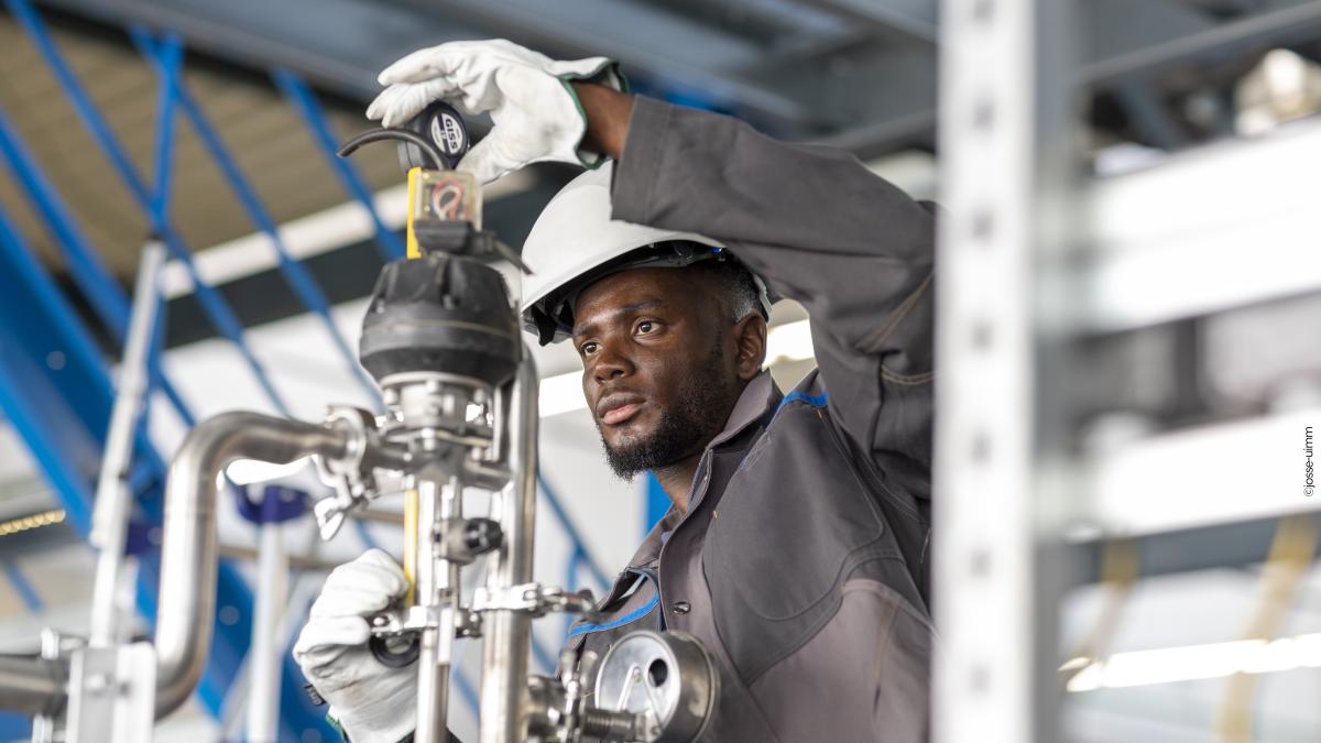 BAC maintenance atelier jeune apprenti équipements industriels